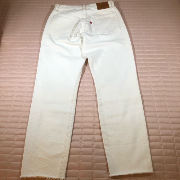 Levi's Wedgie Straight Jeans in Cloud Bank White - Picture 4 of 15